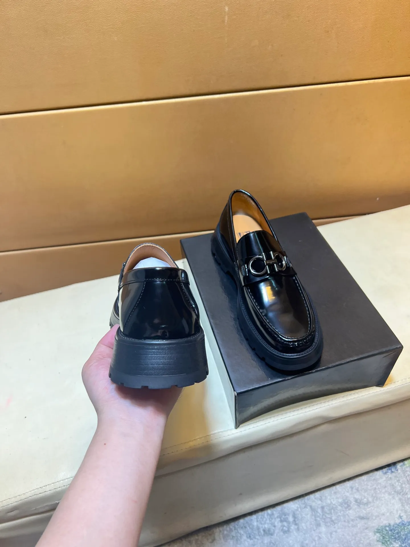 pp440💰👑👑👑 PRADA·PRADA Niuli·Exclusive first launch·～Unique modern style sneakers. Counter purchasing 🏃casual leather shoes😍😍 original shiny leather imported from Italy (refuses to discolor and rub feet) soles: original soles specially provided by the original factory, super cool 😍 lace up and walk with wind 👍 style design ⚠️ super comfortable, wear-resistant and non-slip original soles. Just like shooting the real thing🎬The real thing is better. Suitable for outdoor and driving👍Perfect high-quality sneakers, men's shoe size: 38-44